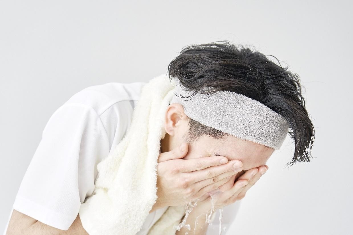洗顔回数は1日何回が最適？ニキビ肌・オイリー肌・乾燥肌の洗顔のポイントを解説