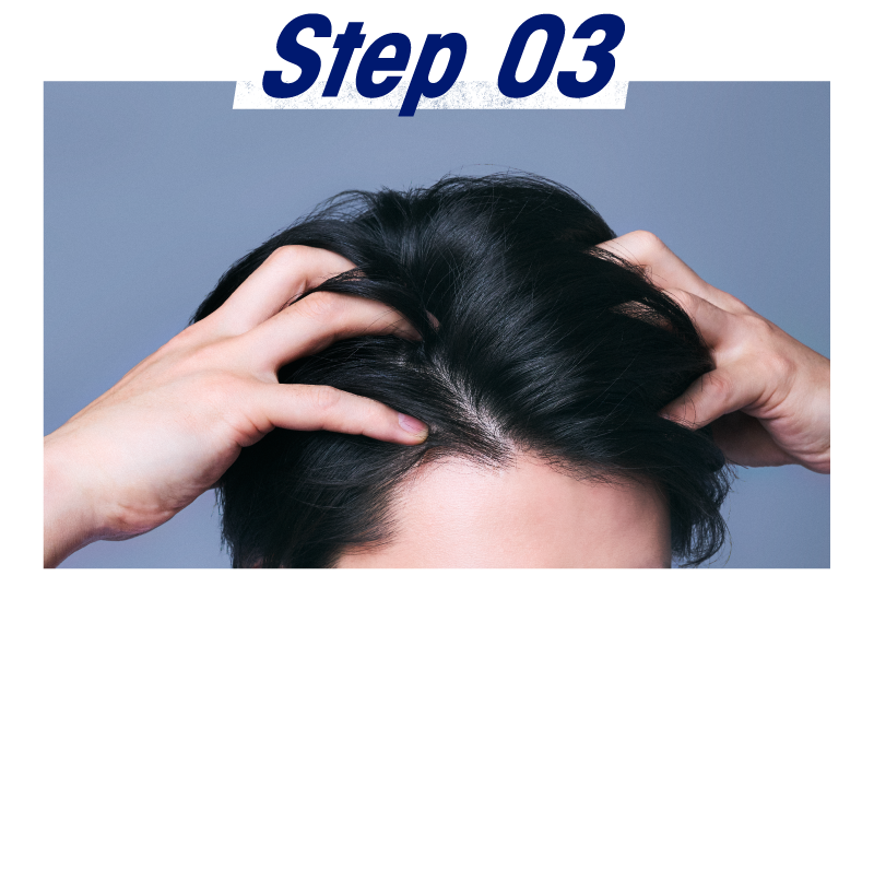 Step 03　使用前に、缶を上下に振りカチカチ音がしてから、さらに10回以上振ってください。