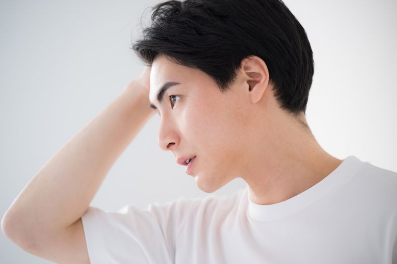 育毛剤は何歳から使うべき？早めに知っておきたい普段のケア方法